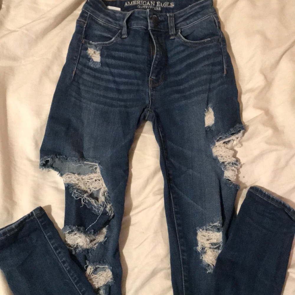 High wasted american eagle jeans with rips 00